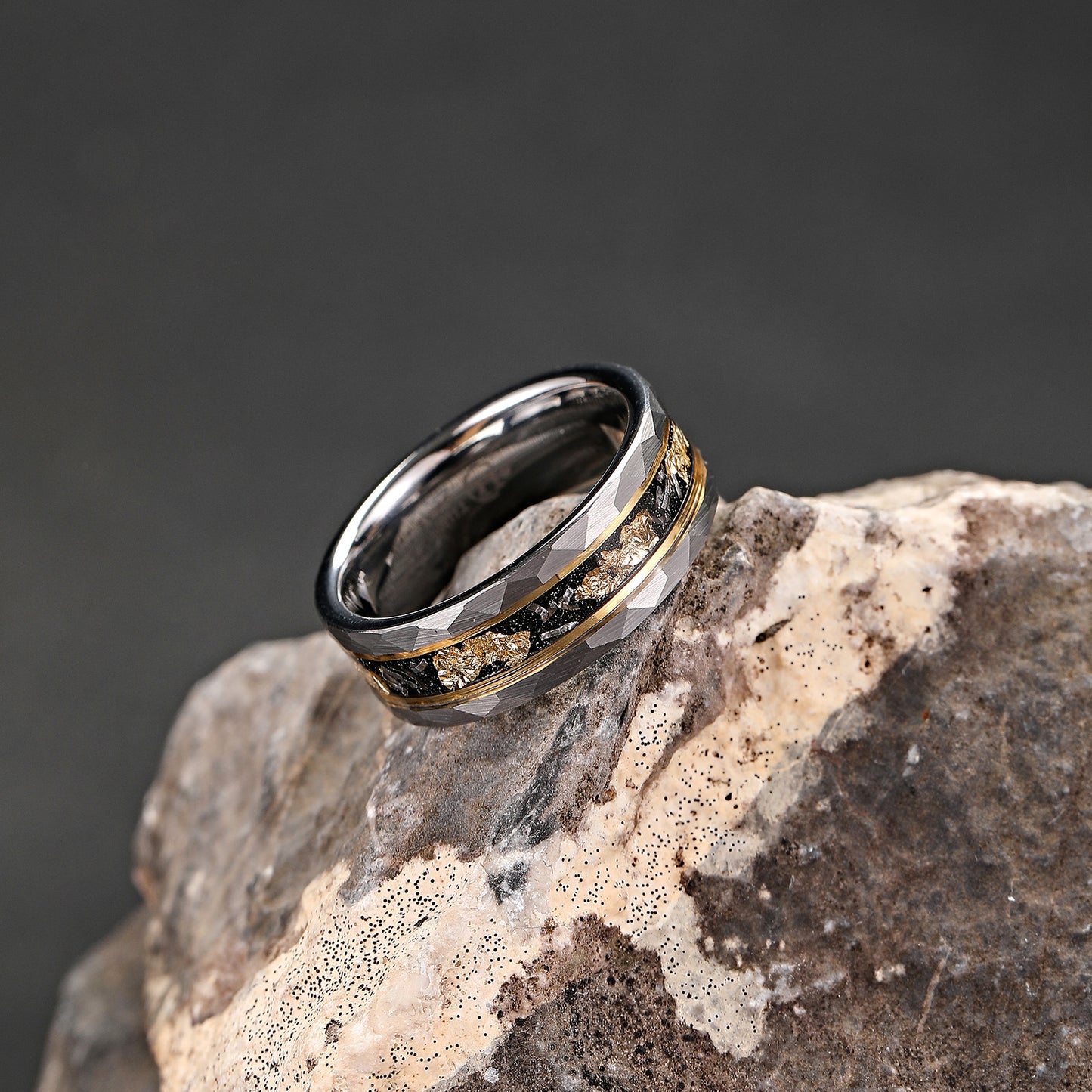Hammered Mens Tungsten Carbide Wedding Bands with Gold Foil Inlay (HI-0206)